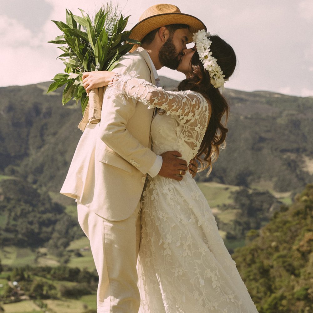 MILA & JUAN